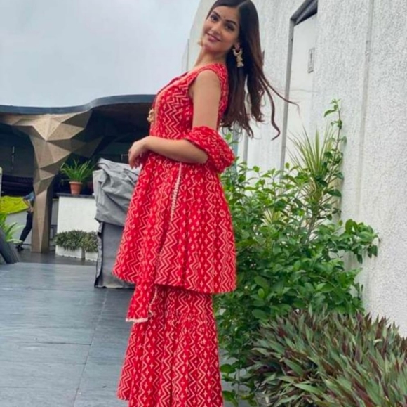 Exclusive women's ethnic wear - Picture 4 of 4